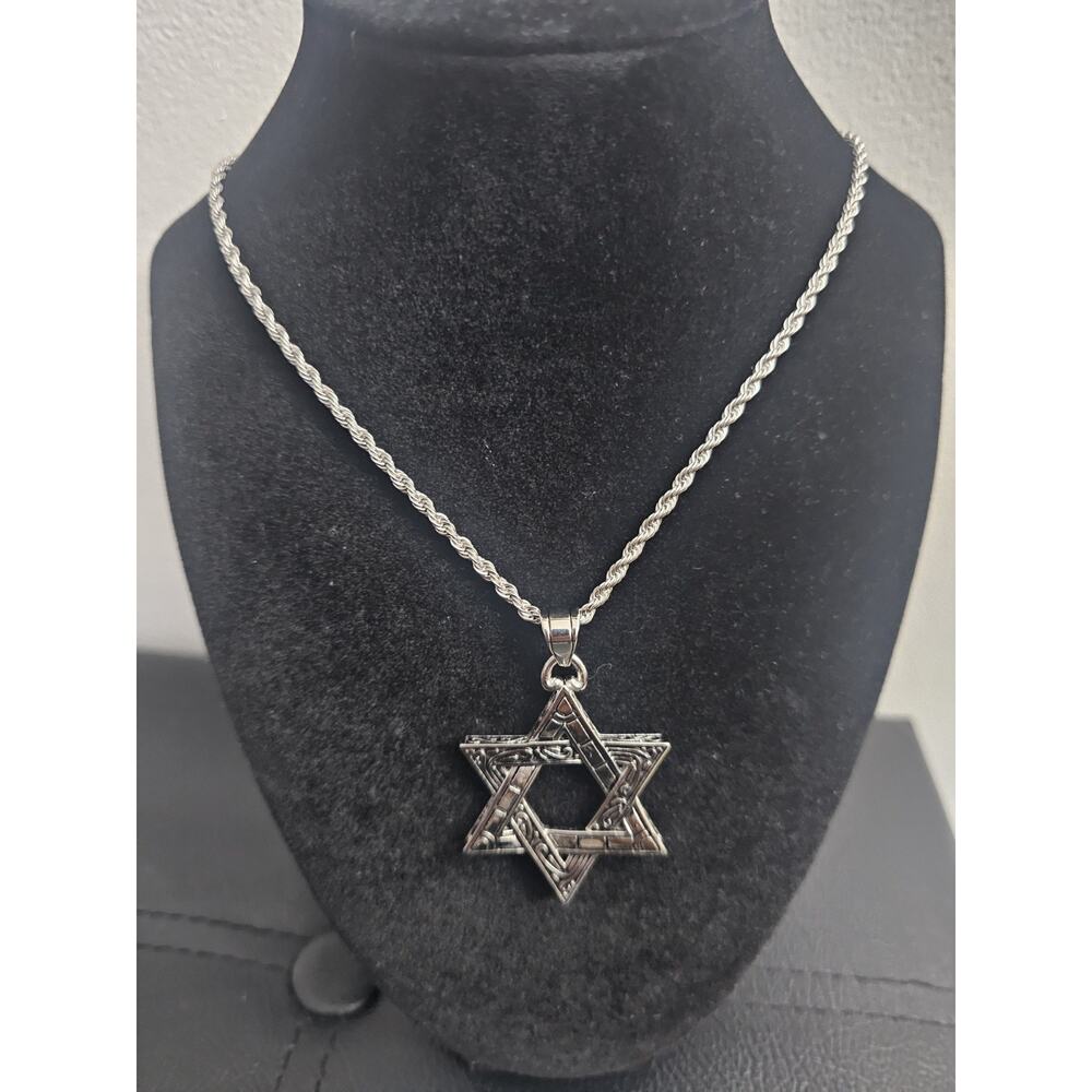 22in. Stainless steel-1.8mm Rope Chain with polished Star of David Pendant Charm